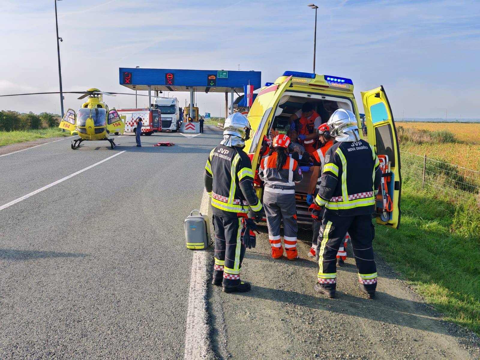 Hitna reakcija u Novoj Gradiški – helikopter sletio na autocestu!